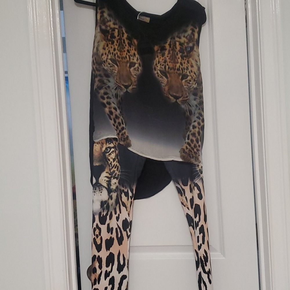 Cheetah set leggings with matching top s